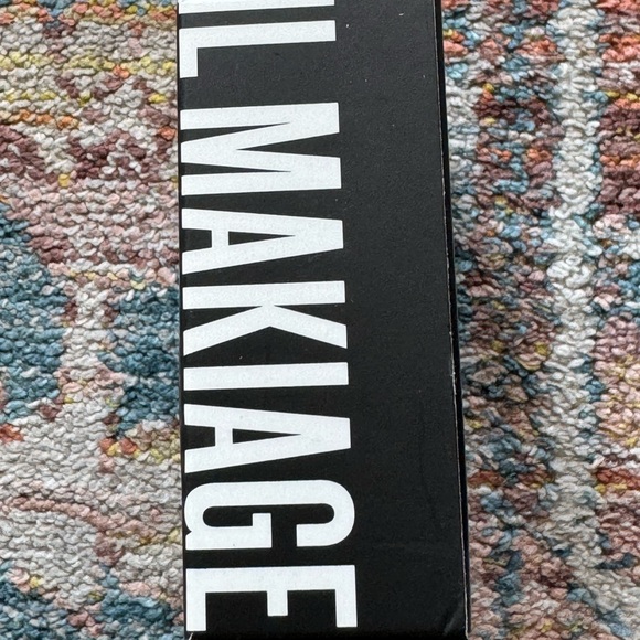 IL MAKIAGE MINERAL BAKED HIGHLIGHTER in Material Girl - Picture 3 of 5